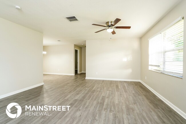 Building Photo - 908 SE 19th Terrace