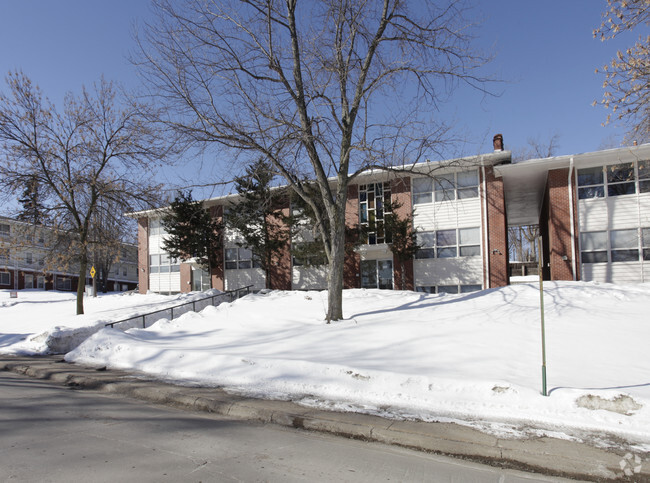 Building Photo - Bowling Green Apartments