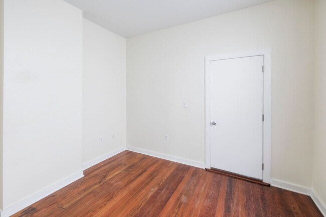 Foto del edificio - 4802 Banks St