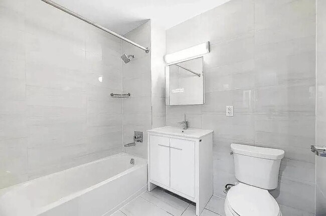 Foto del edificio - 0 bedroom in JACKSON HEIGHTS NY 11372