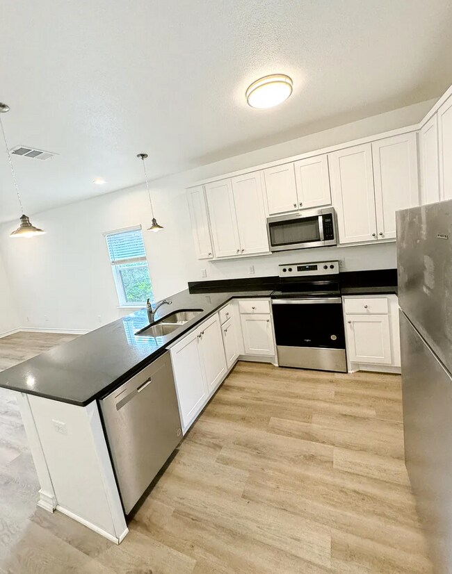 Foto del edificio - 707 Runnels Ave