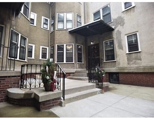 Building Photo - 2 Clinton St