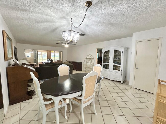 Foto del edificio - 5780 Fernley Dr W