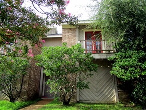 Building Photo - 2408 River Oaks Blvd