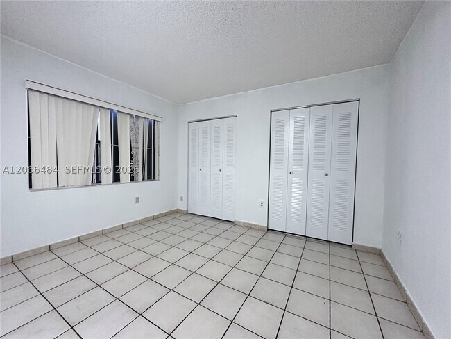 Building Photo - 2740 W 63rd St