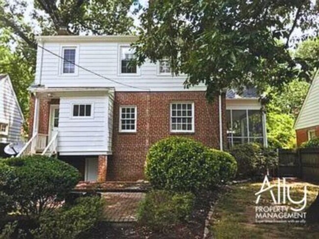 Building Photo - 5022 Sylvan Rd