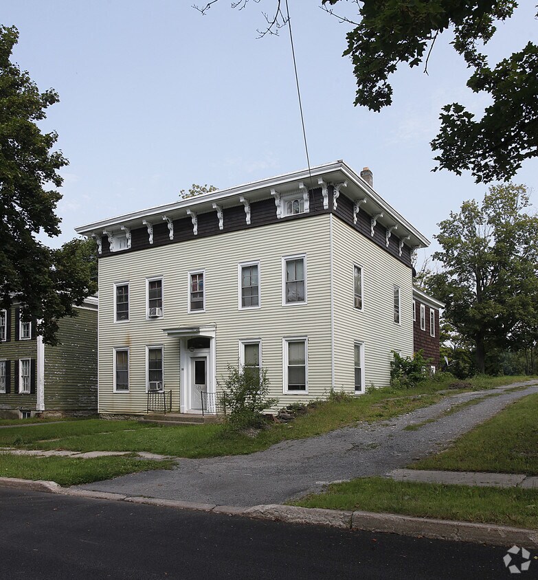 Primary Photo - 35 Otsego St