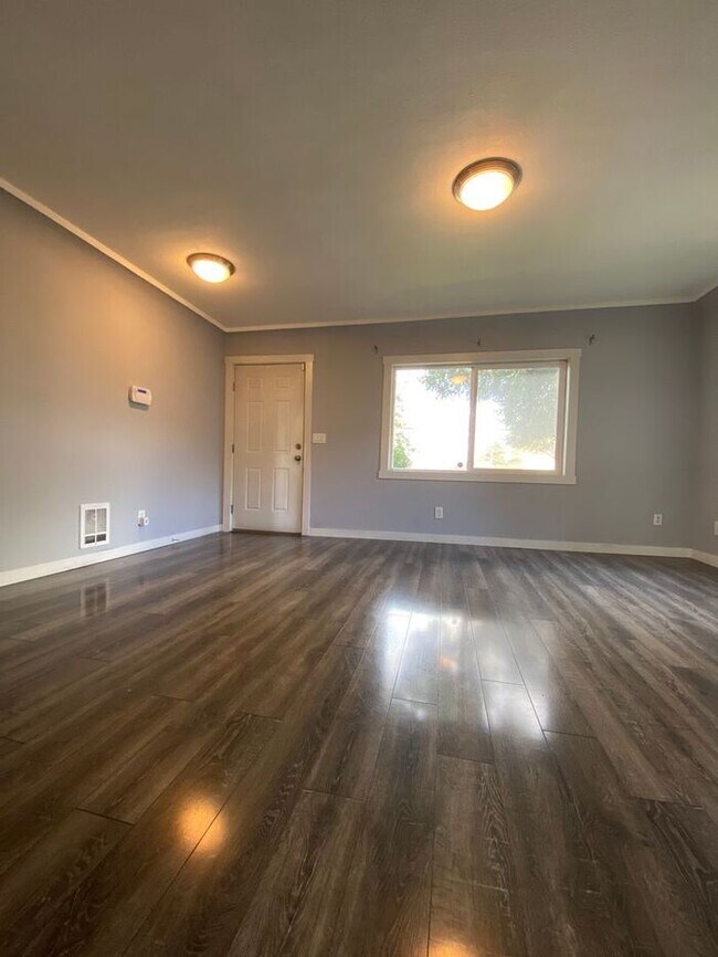 Foto del edificio - Fully renovated 3 Bedroom 1 Bath Home.