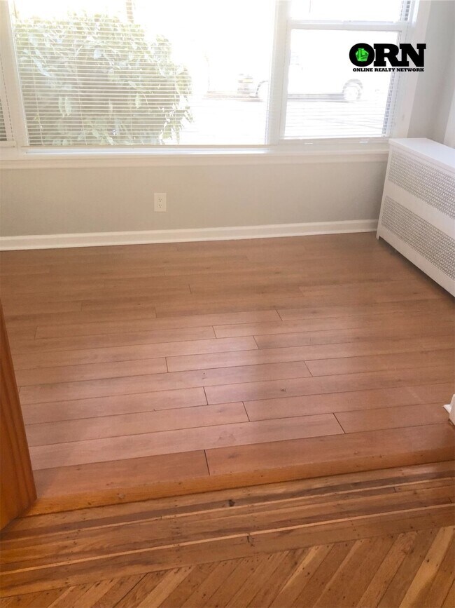 Foto del edificio - 66-30 Central Ave