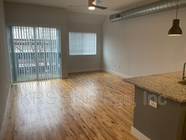 Building Photo - 805 W Cary St