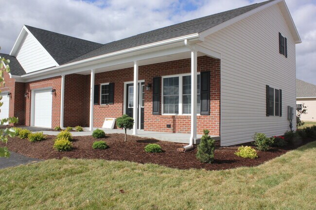 Foto del edificio - Duplex in Turner Ashby School District
