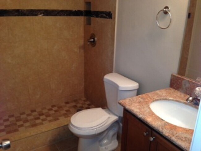 Foto del edificio - Remodeled Patio Home, Minutes Away From UC...