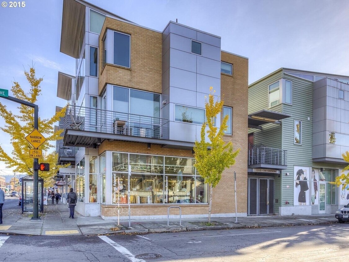 Foto principal - Fantastic SE 2 Bed 2.5 Bath + a Den Condo ...