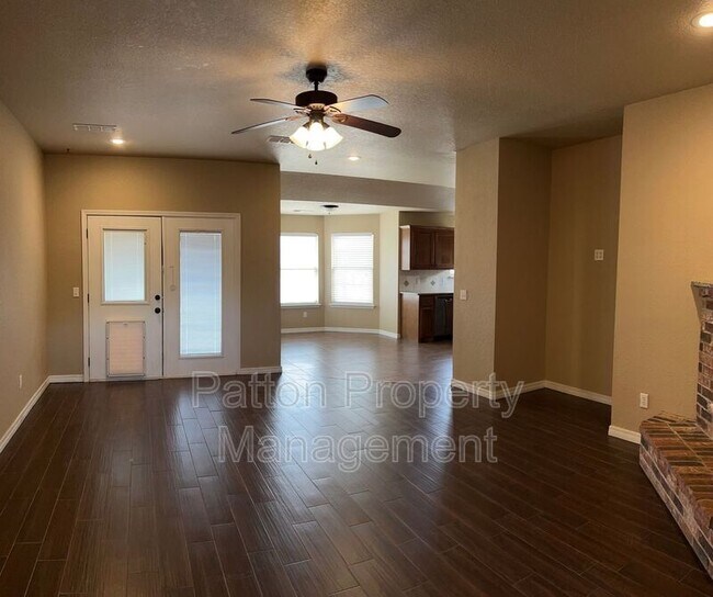Foto del edificio - 9313 Buccola Ave