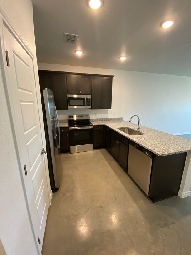 Building Photo - 1246 Concord Dr