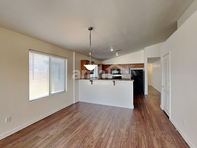 Foto del edificio - 25056 W Illini St