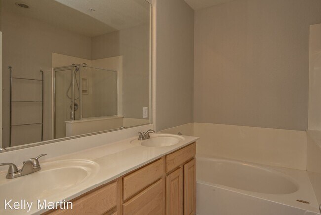 Foto del edificio - 2 br, 2 bath House - 2992 N Miller Rd #217B