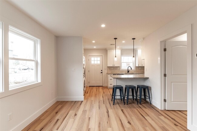 Building Photo - 323 N Highland Ave