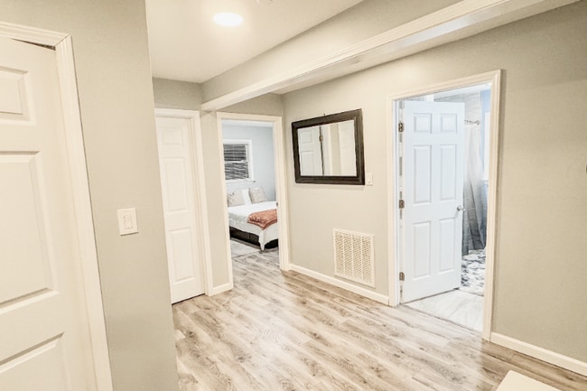 Building Photo - 618 Troy St