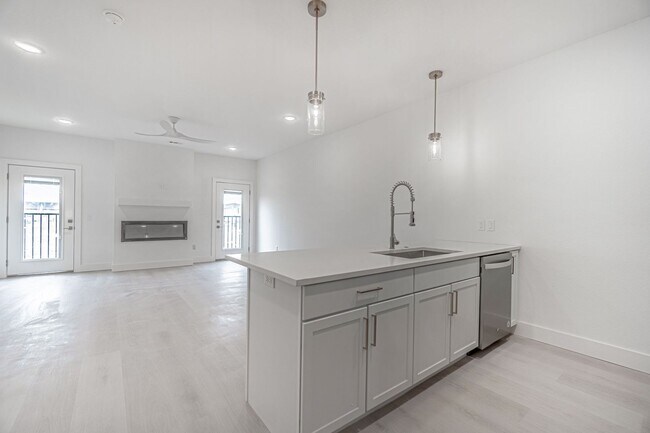 Building Photo - Brand New Townhomes in Bentonville!