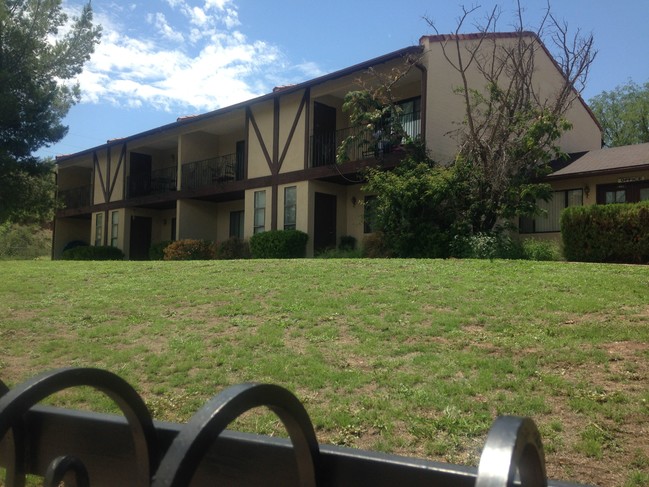 Building Photo - 793 W Mesa Verde Dr