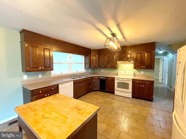 Foto del edificio - 10960 Earnshaw Ln
