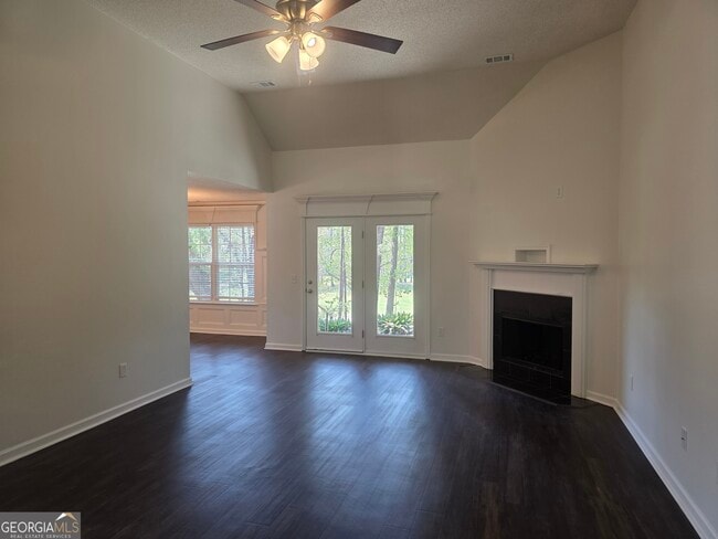 Building Photo - 434 Roberts Way