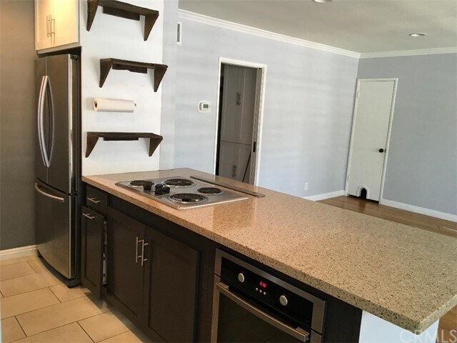 Foto del edificio - 1404 E 1st St