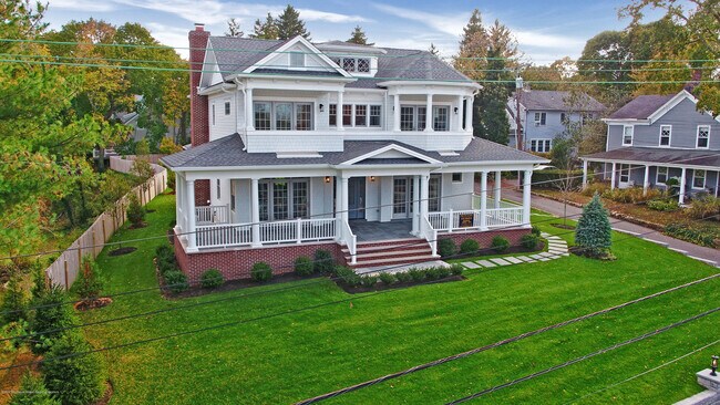 Building Photo - 882 River Rd