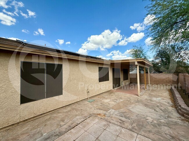 Building Photo - 3025 W Country Ranch Dr