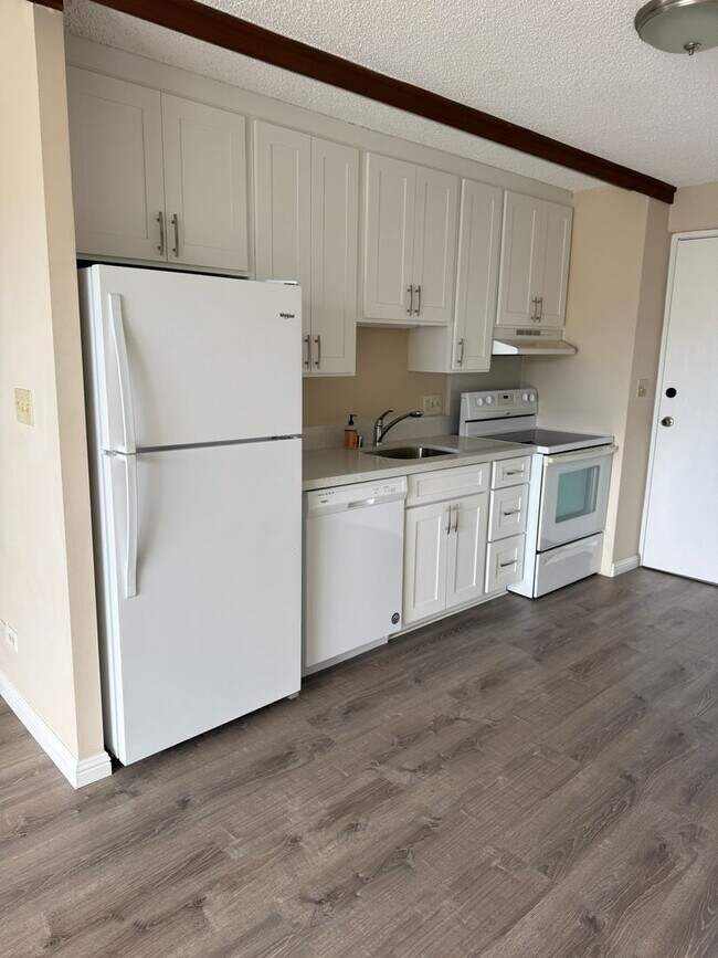 Building Photo - 1655 Makaloa St