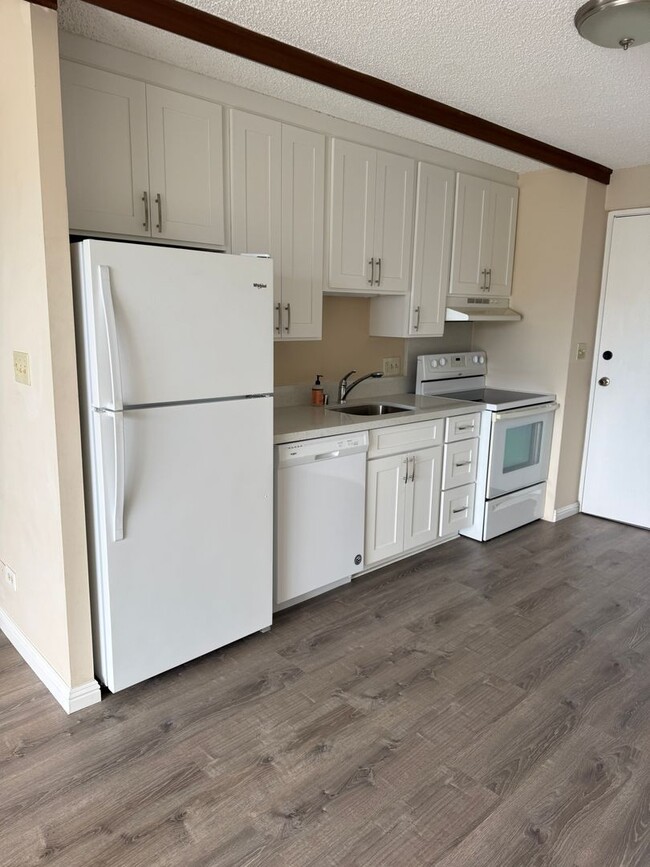 1 bedroom unit at Kapiolani Manor for $1,900.00/mo - 1 bedroom unit at Kapiolani Manor for $1,900.00/mo Apartment