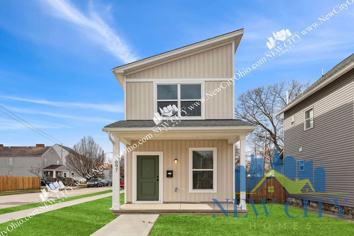 Primary Photo - Modern 2 Bedroom Home! Fenced In Lot and S...
