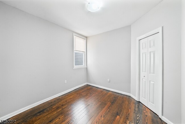 Foto del edificio - 541 N Grove St