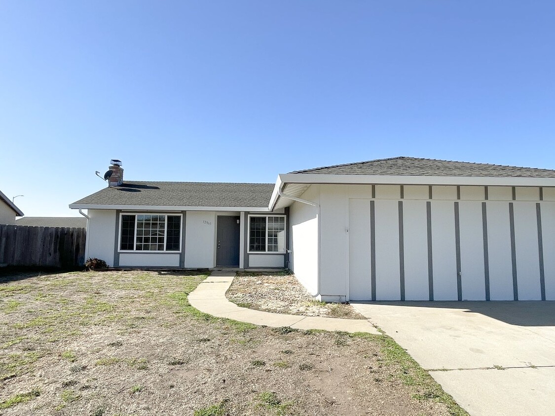 Foto principal - Spacious 3 Bedroom 2 Bath Home In North Sa...