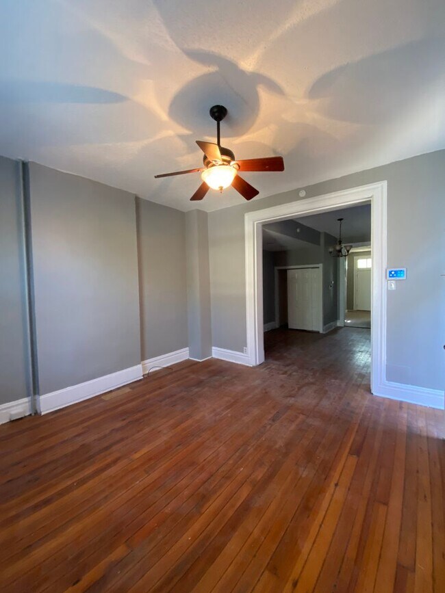 Building Photo - Get it while it lasts! Spacious 4 Bedroom ...