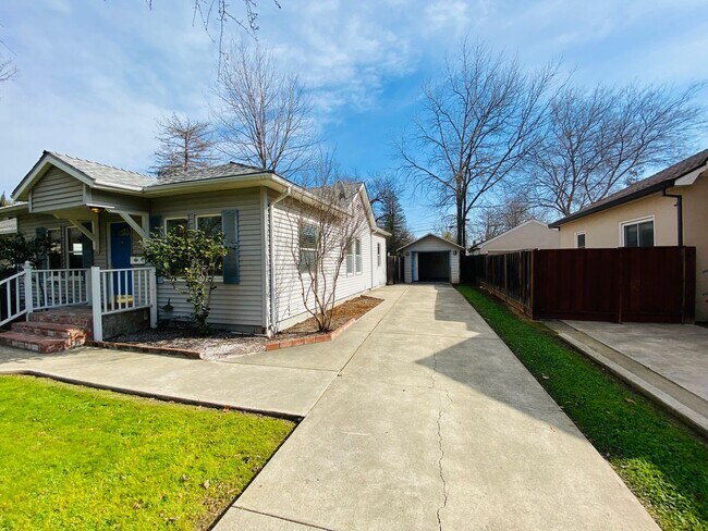 Building Photo - Nice Home in East Sacramento Close to UC D...