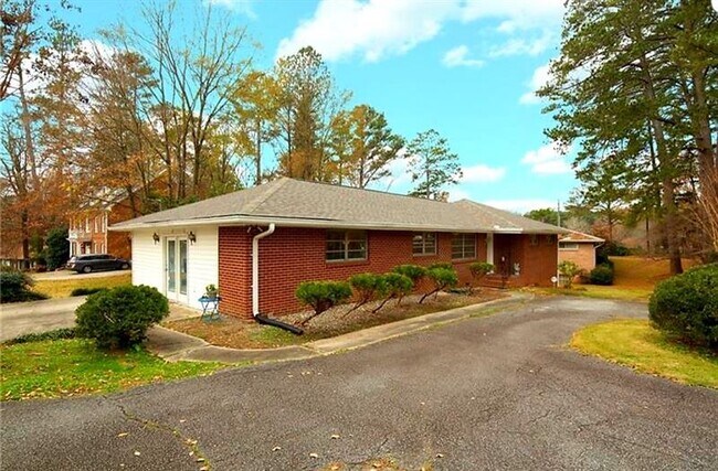 Building Photo - 2497 N Druid Hills Rd NE