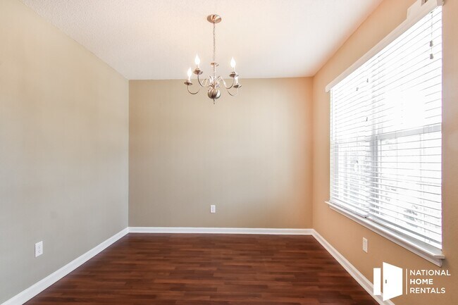 Foto del edificio - 227 Drooping Leaf Ln