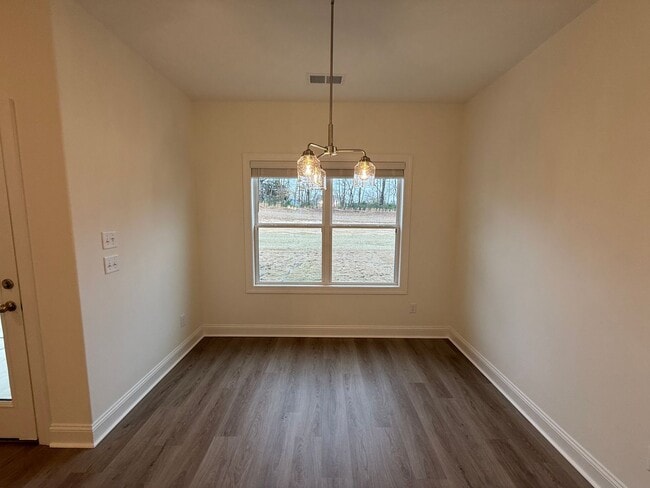 Foto del edificio - 7464 Newbury Dr