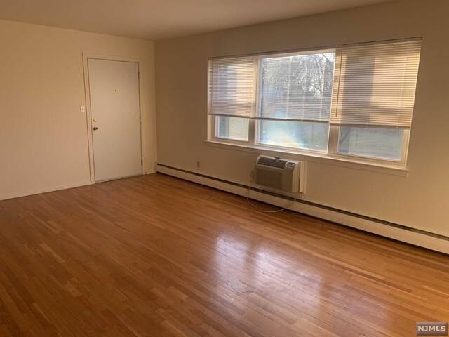 Building Photo - 16 Rolling Ridge Rd