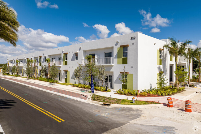 Building Photo - Hallandale City Center