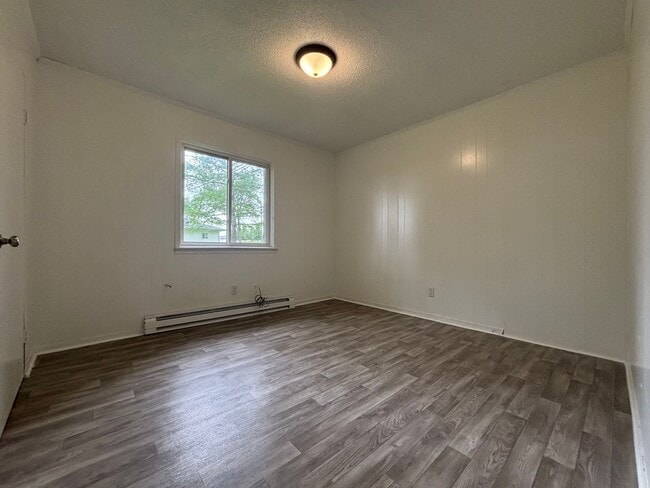 Foto del edificio - 2 BEDROOM 1 BATH DUPLEX LOCATED IN OZARK