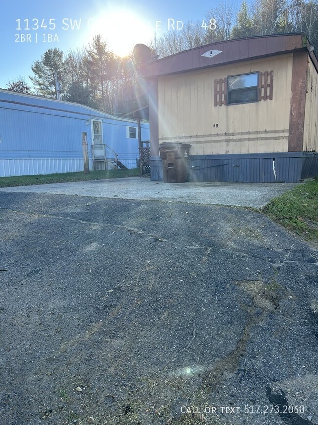 Building Photo - 2 bed 1 bath Mobile Home *Handy Man Special*