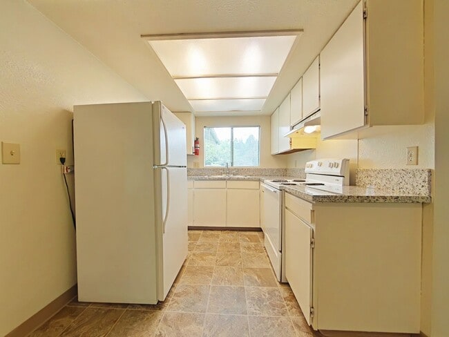 Building Photo - 3 Bedroom House ~ Northwest Corvallis ~ Pe...