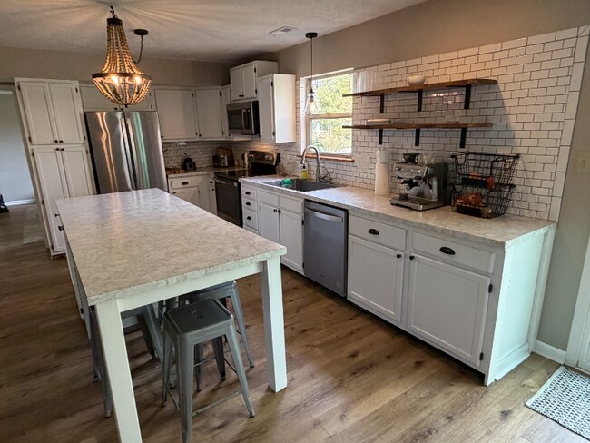 Foto del edificio - 6750 Wild Cherry Dr