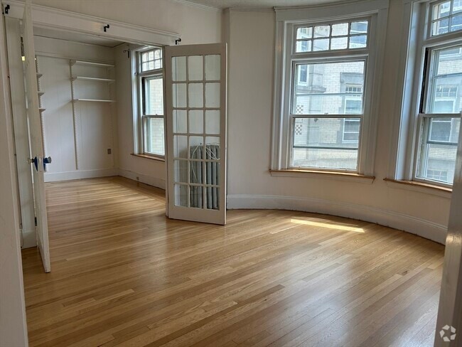 Building Photo - 1673 Beacon St