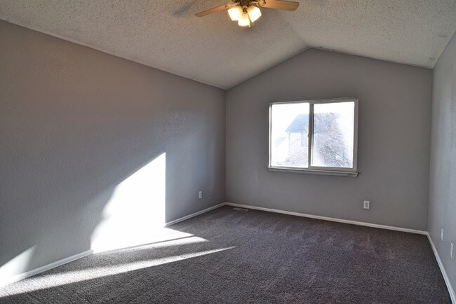 Building Photo - Beautiful home with newly finished basement!
