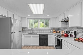 Building Photo - 13702 Towne W Blvd