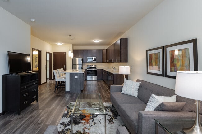 1BR, 1BA - 771SF - Middleton Center